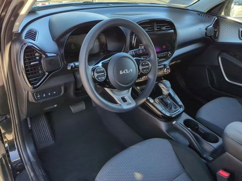 Used 2023 Kia Soul S image 10