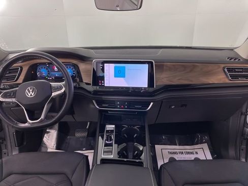 Used 2025 Volkswagen Atlas SE image 36