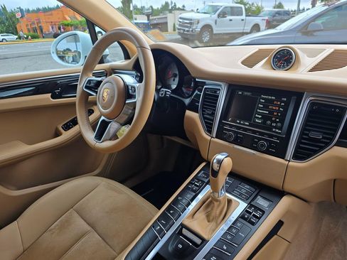 Used 2015 Porsche Macan S AWD/4WD image 12