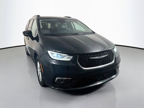 Used 2022 Chrysler Pacifica Touring-L FWD image 1