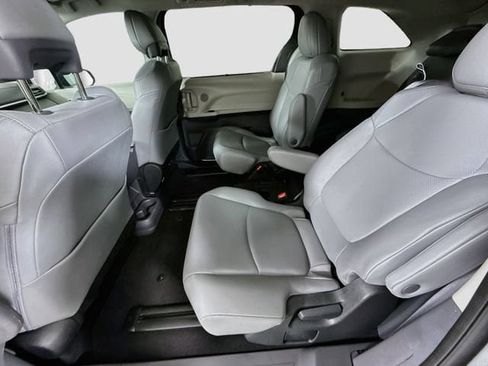 Certified 2024 Toyota Sienna XLE FWD image 26