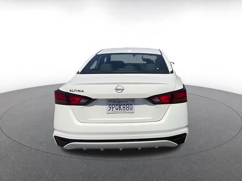 Used 2025 Nissan Altima 2.5 SV FWD image 12
