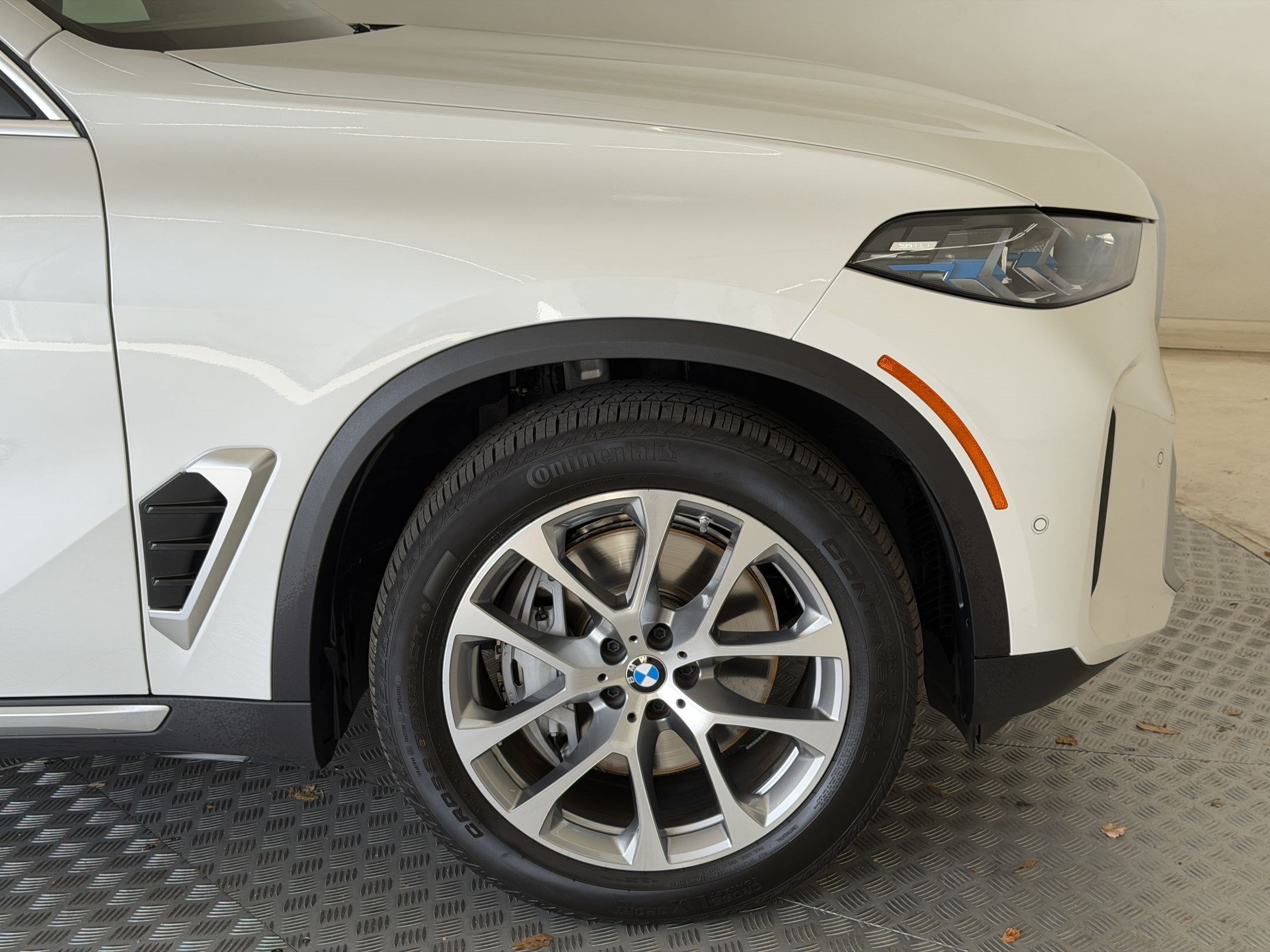 Used 2026 BMW X5 xDrive50e w/ Climate Comfort Package AWD/4WD image 13