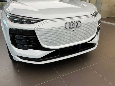 Used 2025 Audi Q6 e-tron Premium Plus w/ Premium Plus AWD/4WD image 22