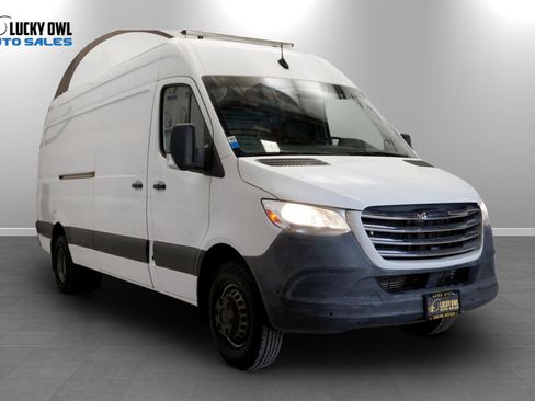 Used 2019 Freightliner Sprinter 170 Cargo RWD image 3