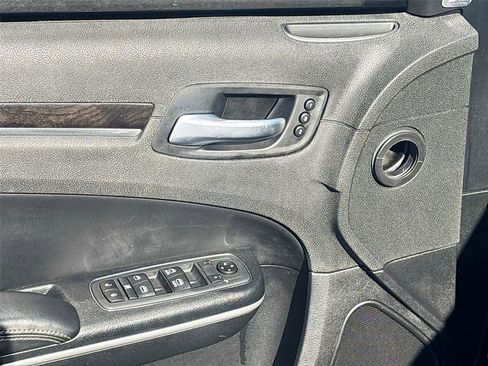 Used 2020 Chrysler 300 Limited image 19