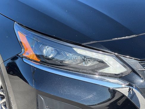 Used 2025 Nissan Altima 2.5 SV FWD image 12