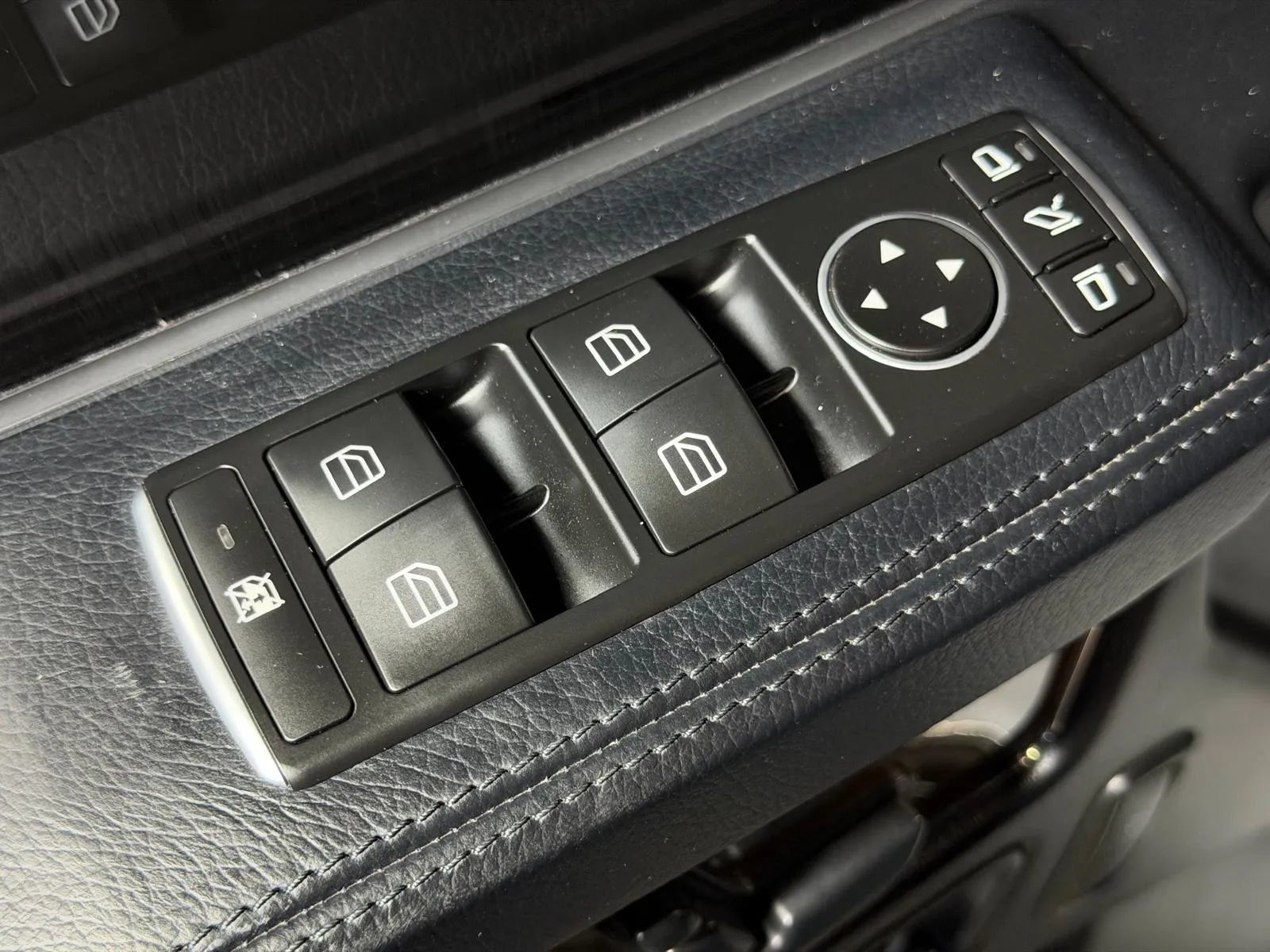 Used 2015 Mercedes-Benz G 63 AMG 4MATIC image 28