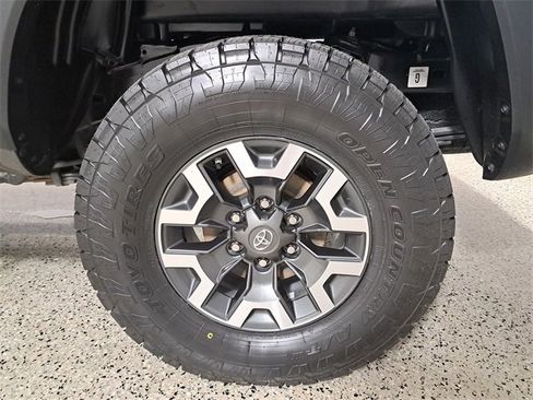 Used 2020 Toyota Tacoma TRD Off-Road image 8
