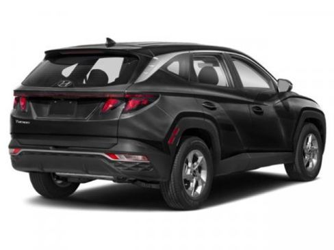 Used 2023 Hyundai Tucson SE image 2