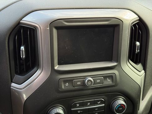 Used 2022 Chevrolet Silverado 1500 Custom RWD image 16