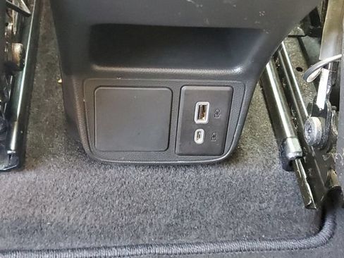 Used 2023 Buick Encore GX Preferred w/ Cold Weather Comfort Package FWD image 10