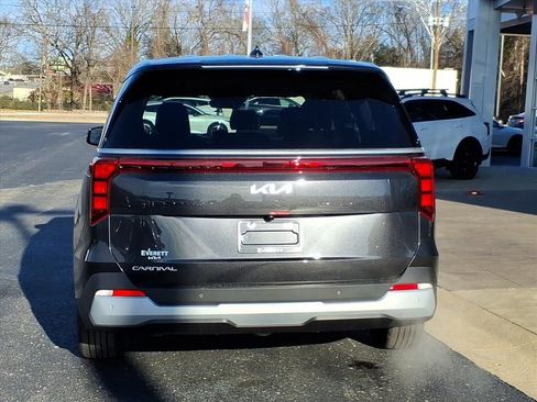 New 2026 Kia Carnival FWD image 5
