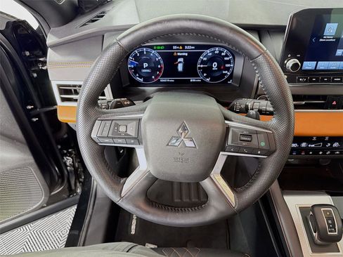 Used 2022 Mitsubishi Outlander SEL image 12