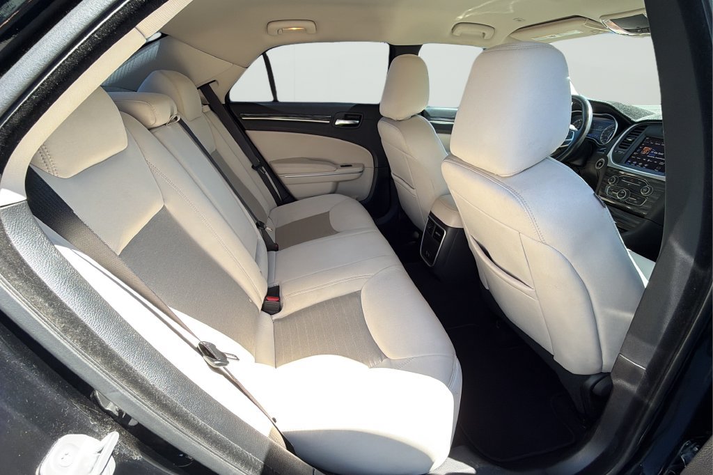 Used 2022 Chrysler 300 Touring w/ Sport Appearance Package RWD image 12
