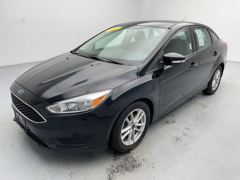 Used 2017 Ford Focus SE image 5