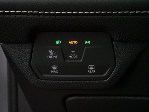 Certified 2025 Volkswagen Atlas SE image 27