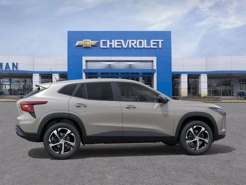 New 2026 Chevrolet Trax RS w/ Driver Confidence Package FWD image 5