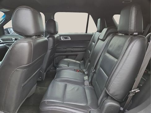 Used 2014 Ford Explorer XLT w/ Equipment Group 202A image 10