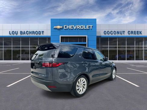 Used 2025 Land Rover Discovery S image 8