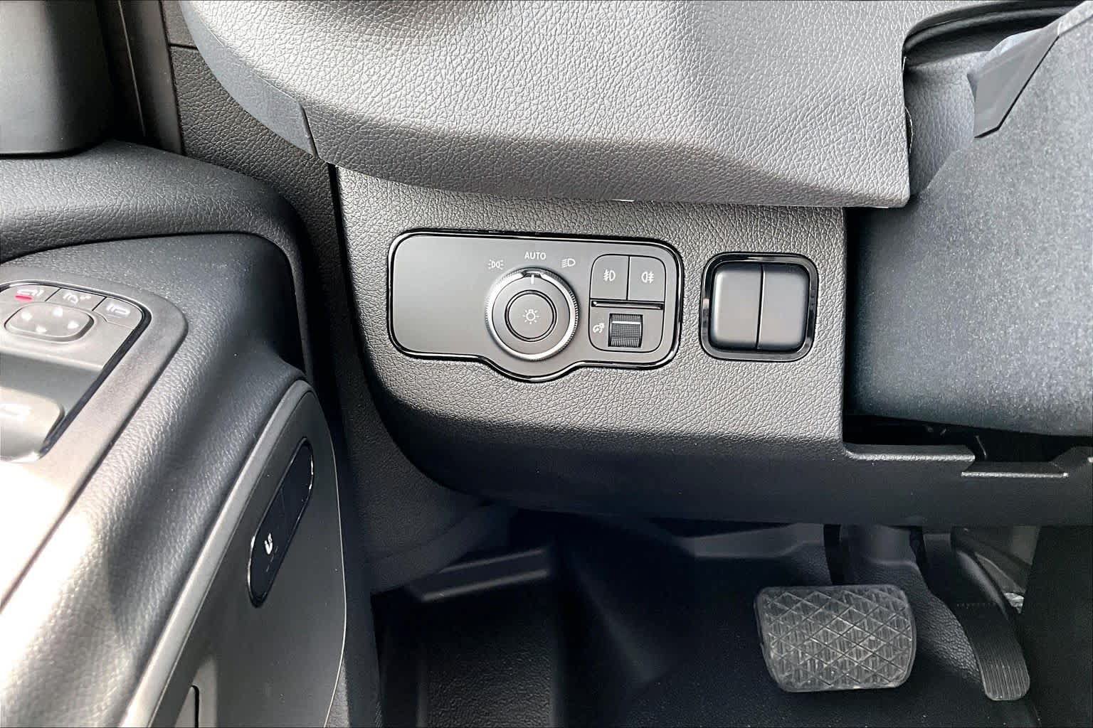 Used 2024 Mercedes-Benz Sprinter 2500 image 12