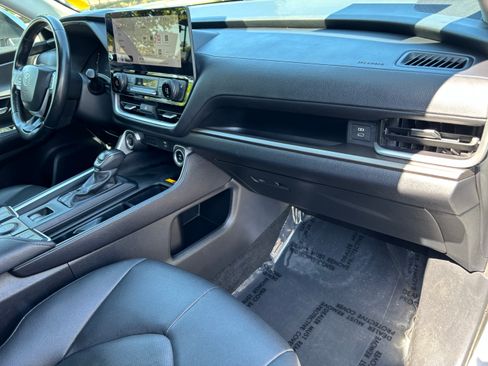 Used 2024 Toyota Grand Highlander AWD image 12