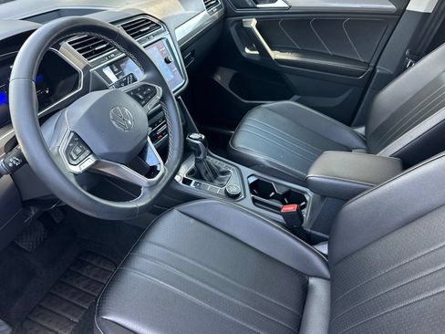 Used 2022 Volkswagen Tiguan SE AWD/4WD image 10