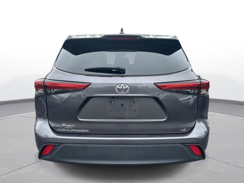 Used 2023 Toyota Highlander LE FWD image 7