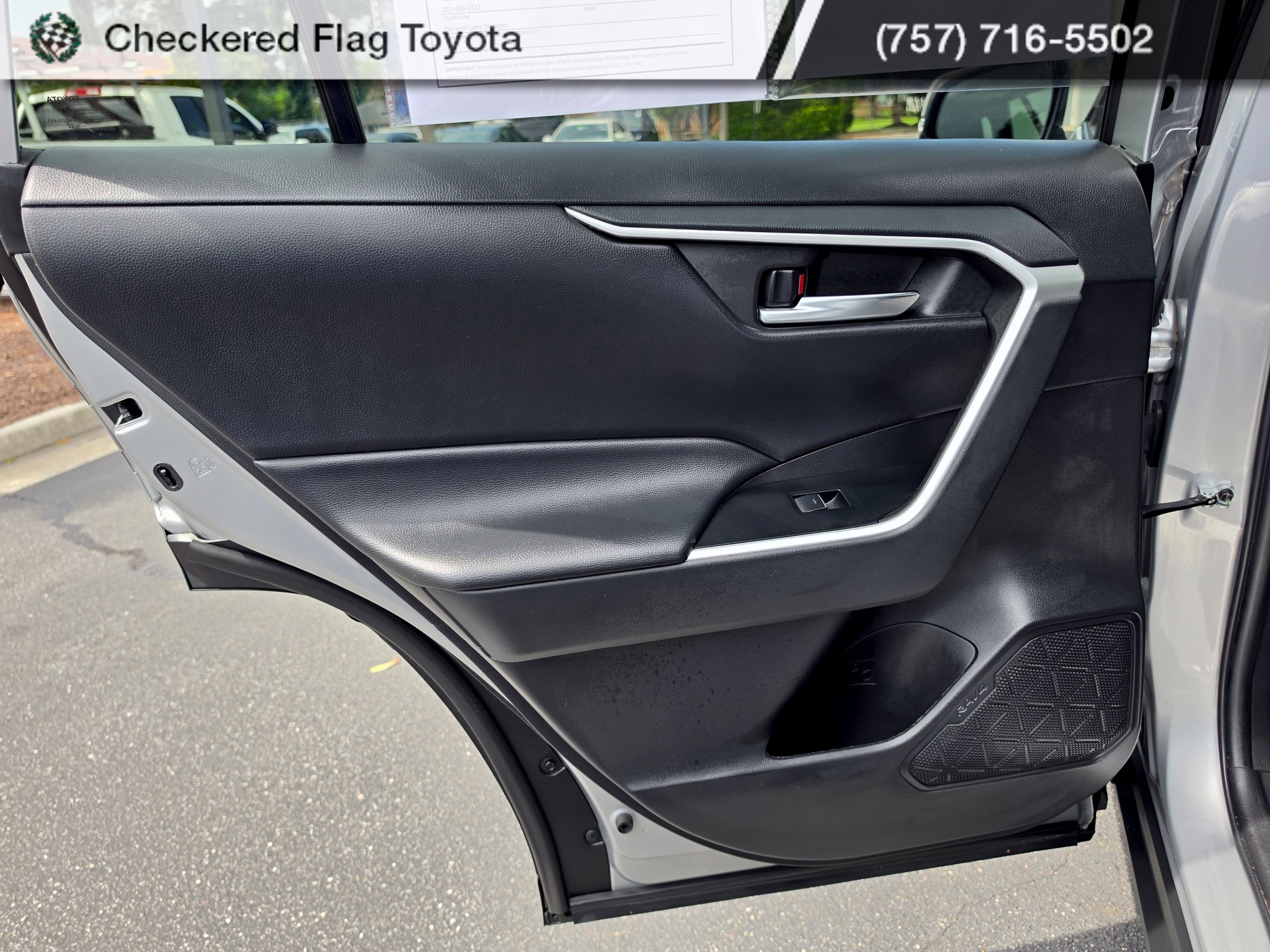Used 2022 Toyota RAV4 XLE AWD/4WD image 28
