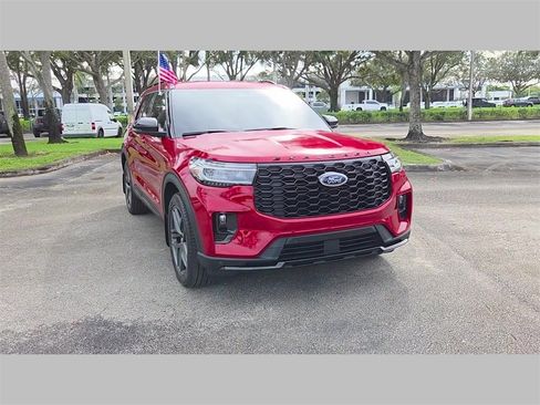 Used 2025 Ford Explorer ST-Line w/ Premium Package image 36