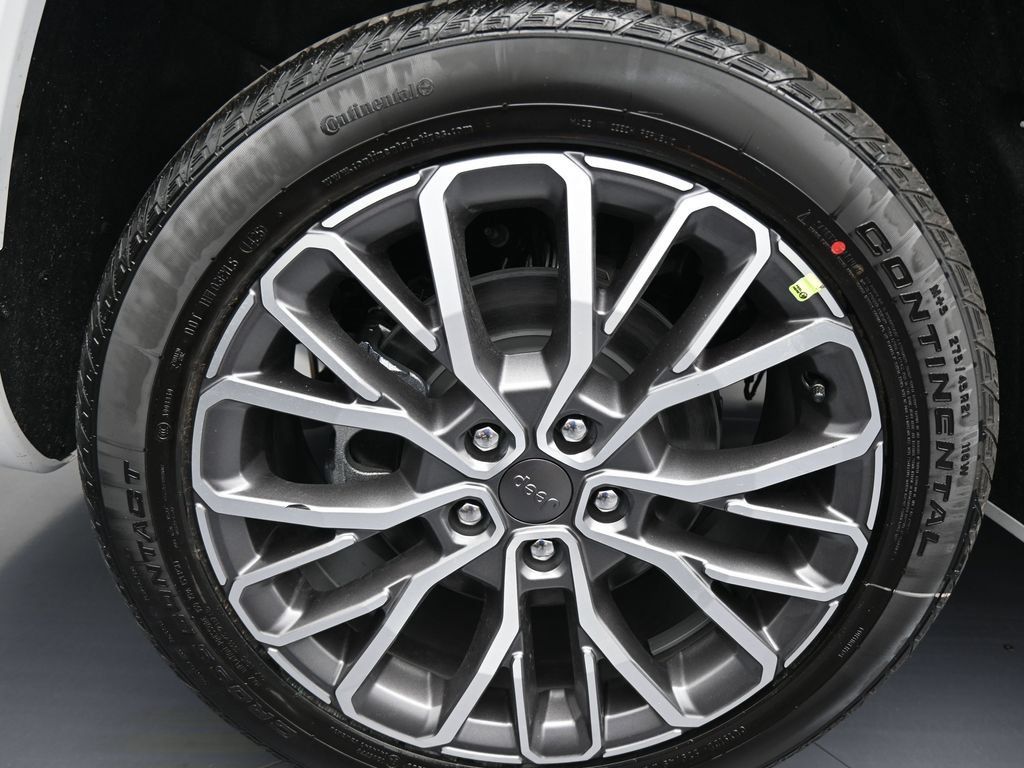 Used 2025 Jeep Grand Cherokee L Summit AWD/4WD image 39