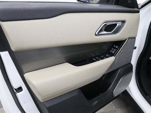 Used 2018 Land Rover Range Rover Velar S AWD/4WD image 17