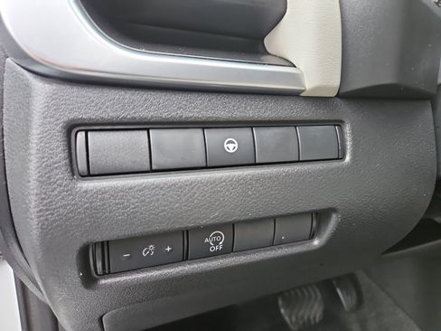 Used 2023 Nissan Rogue SV FWD image 23