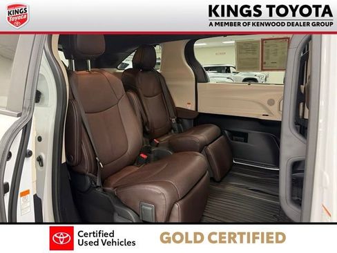 Certified 2024 Toyota Sienna Platinum FWD image 11
