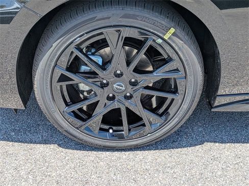 New 2025 Nissan Sentra SR w/ Midnight Edition image 10