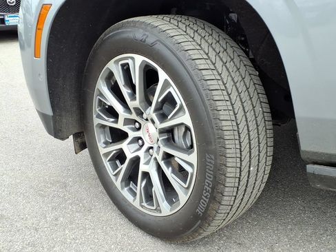 Used 2026 GMC Yukon Denali w/ Sun & Power Step Package AWD/4WD image 8