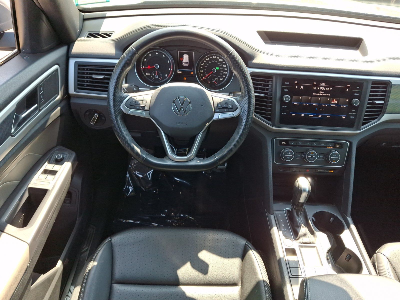 Used 2021 Volkswagen Atlas Cross Sport SE w/ Panoramic Sunroof Package FWD image 13
