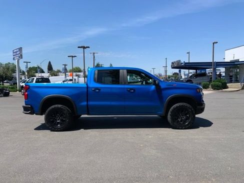 Used 2023 Chevrolet Silverado 1500 ZR2 w/ Technology Package AWD/4WD image 7