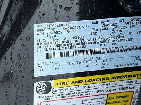 Used 2025 Lincoln Navigator Reserve image 32