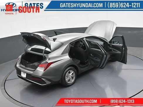 Used 2025 Hyundai Elantra SE FWD image 47