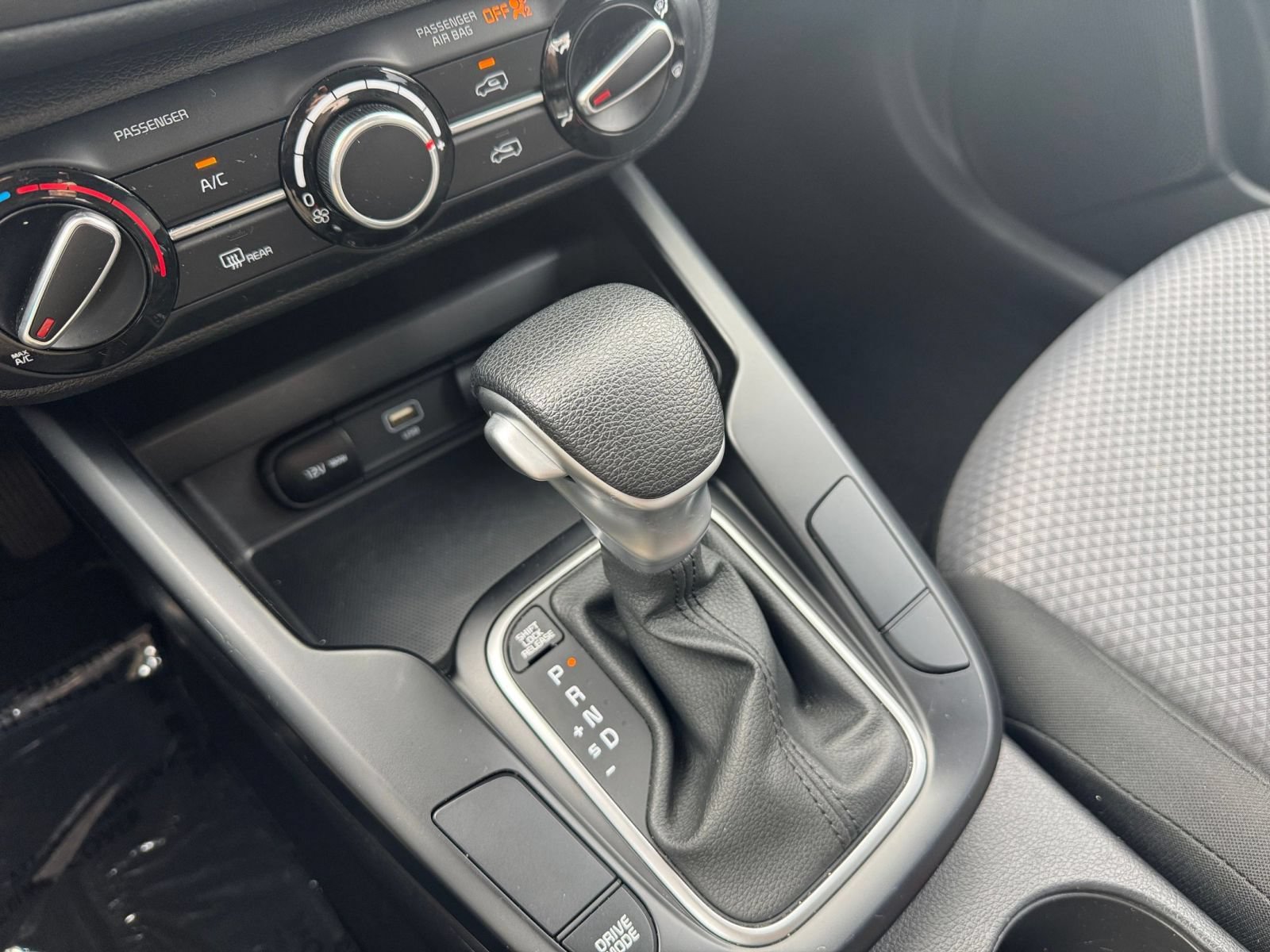 Used 2025 Kia Soul LX w/ LX Technology Package FWD image 38