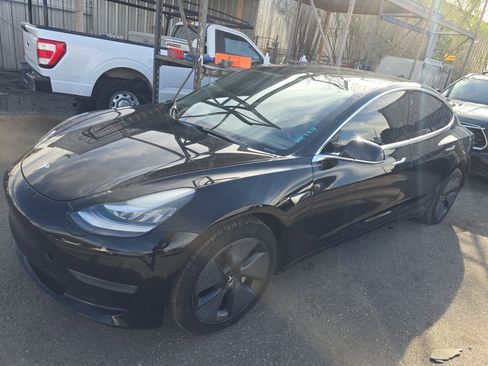 Used 2019 Tesla Model 3 Standard Range Plus image 1