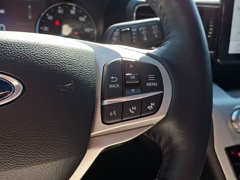 Used 2022 Ford Explorer XLT w/ Equipment Group 202A AWD/4WD image 24