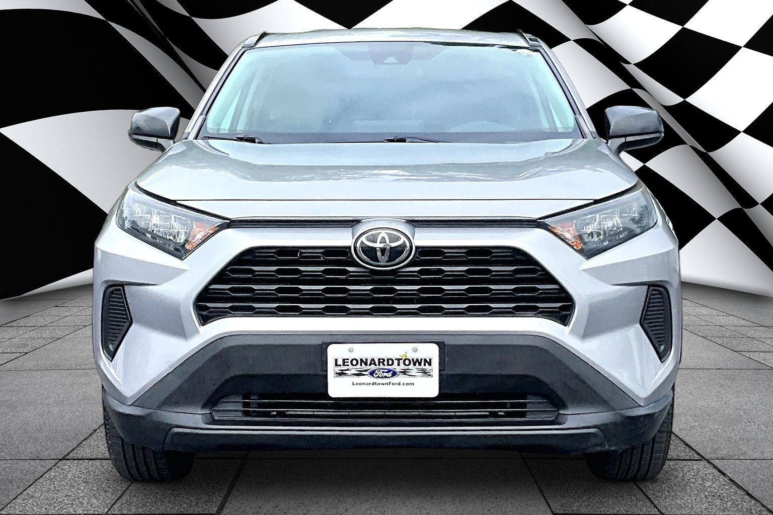 Used 2019 Toyota RAV4 LE AWD/4WD image 3