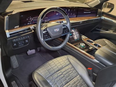 Certified 2025 Cadillac Escalade Sport Platinum AWD/4WD image 3