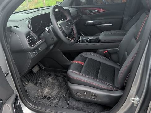 Used 2025 Chevrolet Traverse RS w/ LPO, Floor Liner Package AWD/4WD image 12