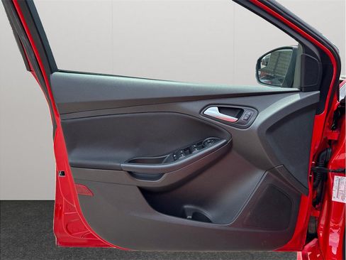 Used 2016 Ford Focus SE w/ SE Sport Package FWD image 14