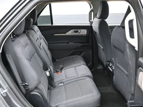Used 2025 Ford Explorer Active RWD image 37