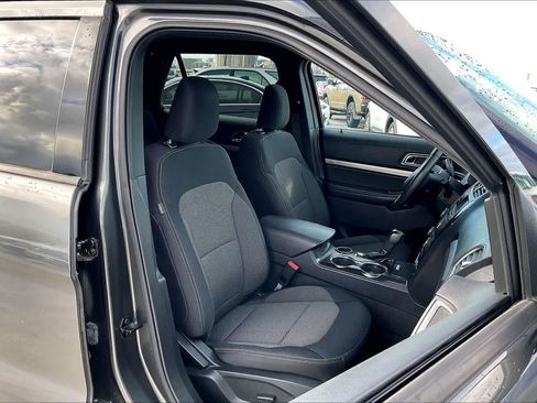 Used 2019 Ford Explorer XLT FWD image 13