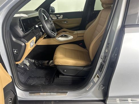 Certified 2025 Mercedes-Benz GLS 450 4MATIC image 9